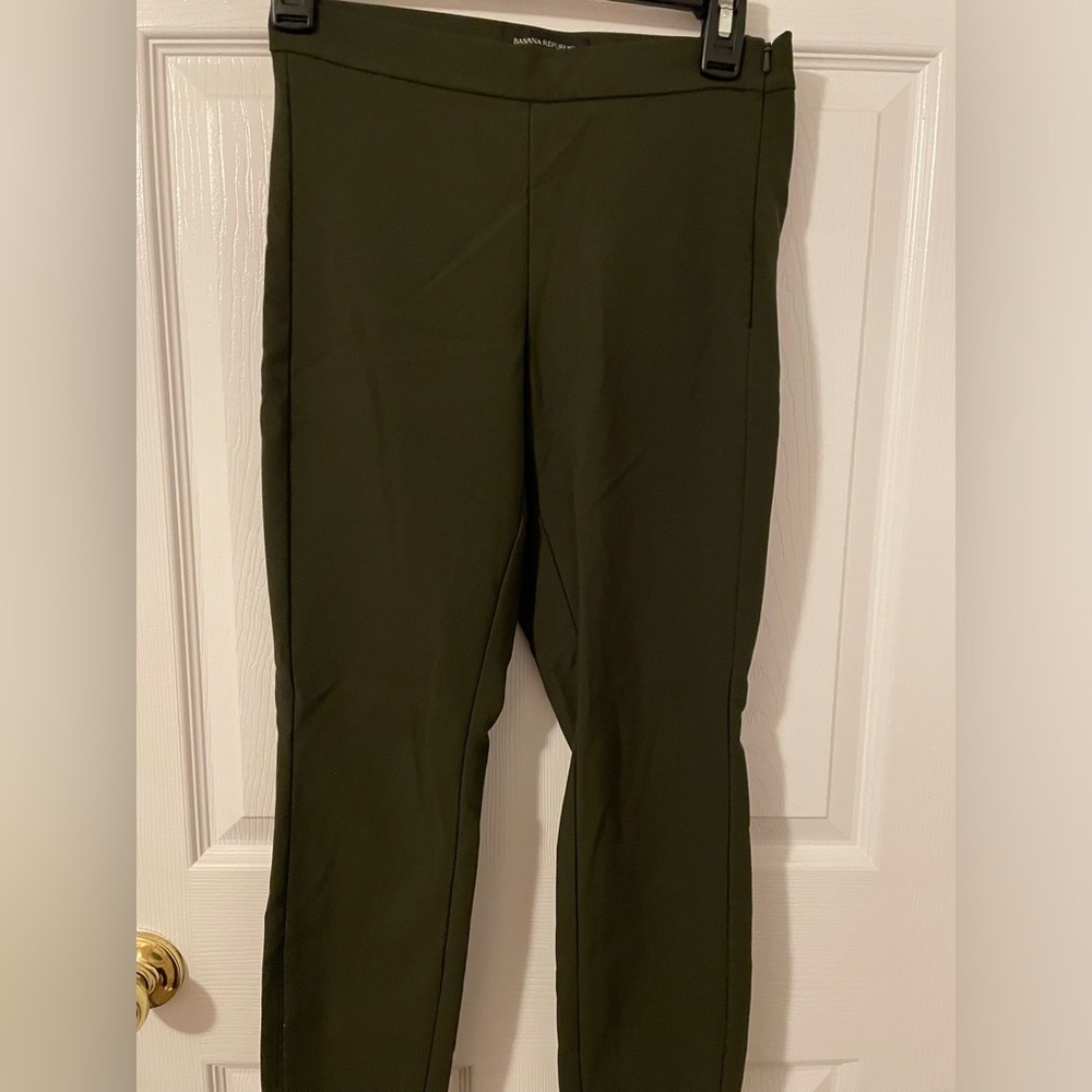 Banana Republic Devon dress pants in Olive size 0P